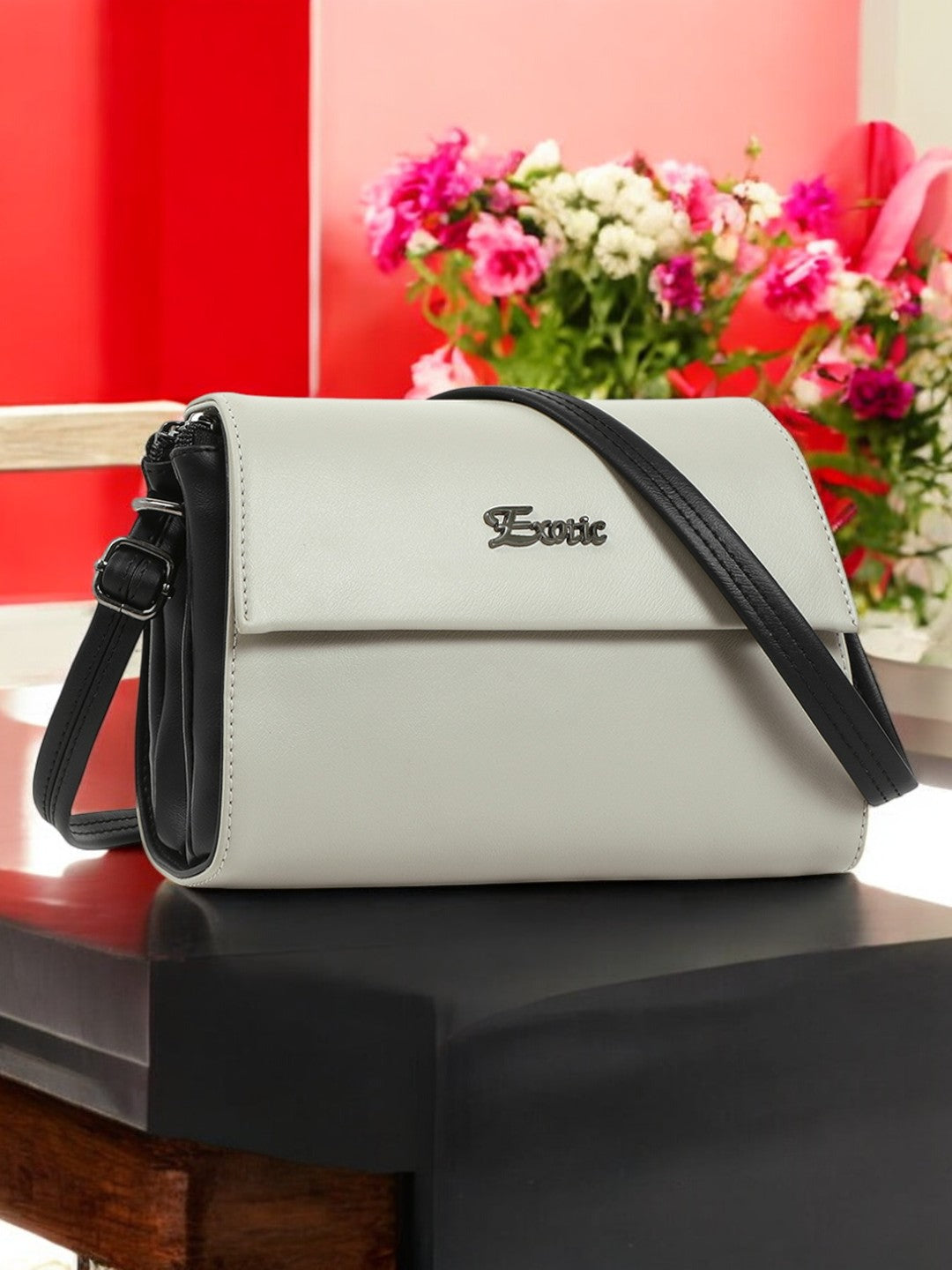 Sling bag Off white