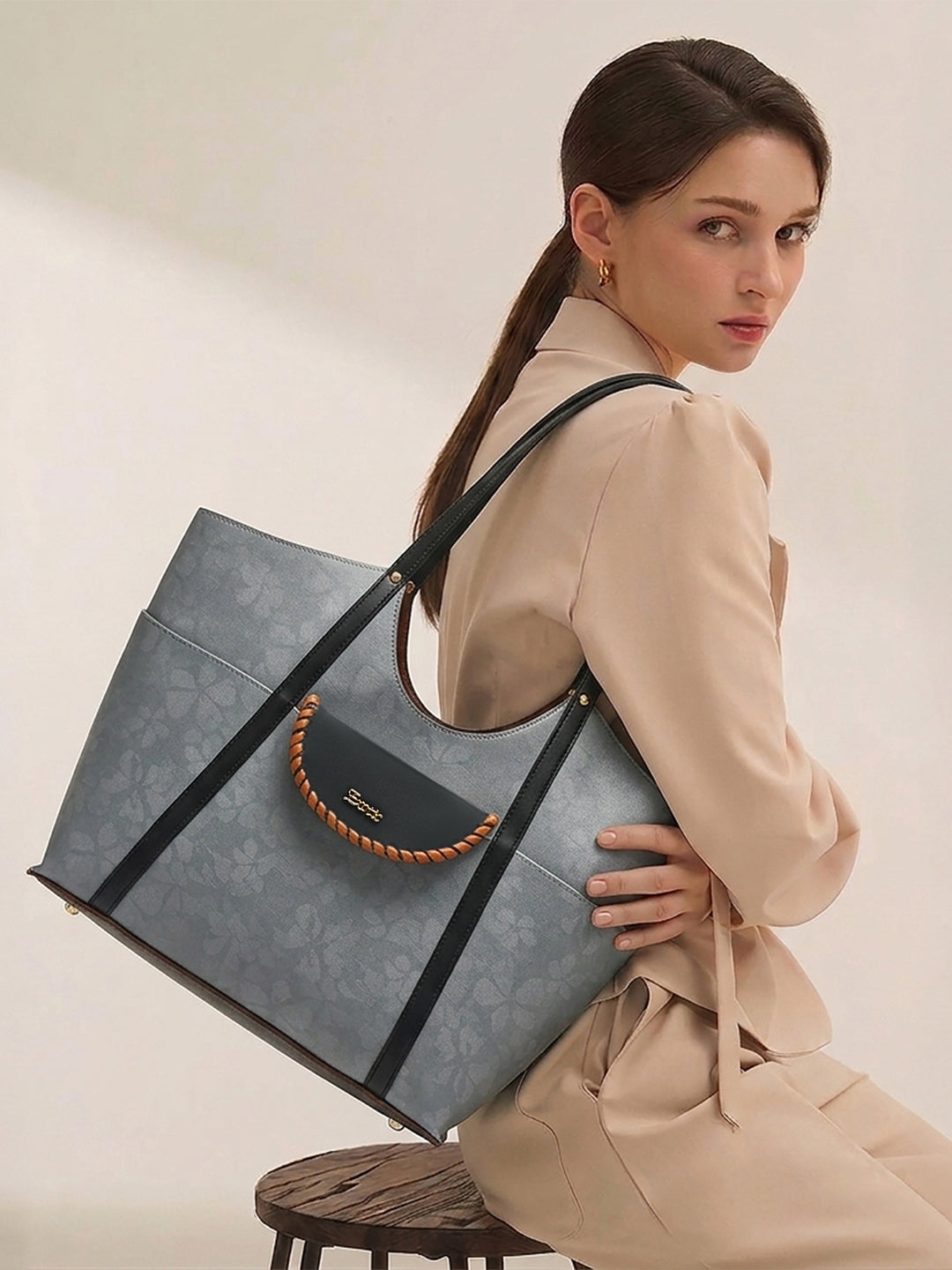 Exotic Veltrix Arc Tote Bag for Women
